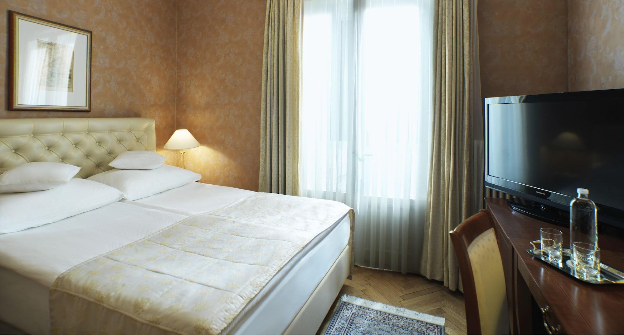 Grand Hotel Toplice - Small Luxury Hotels Of The World Bled Luaran gambar A room at the hotel