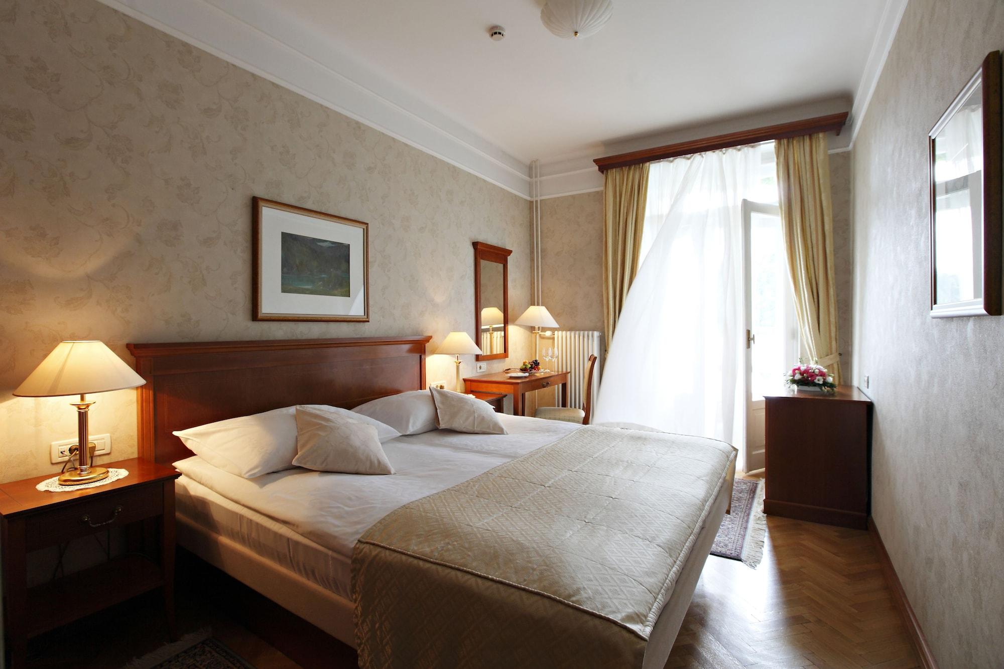 Grand Hotel Toplice - Small Luxury Hotels Of The World Bled Luaran gambar A typical hotel room