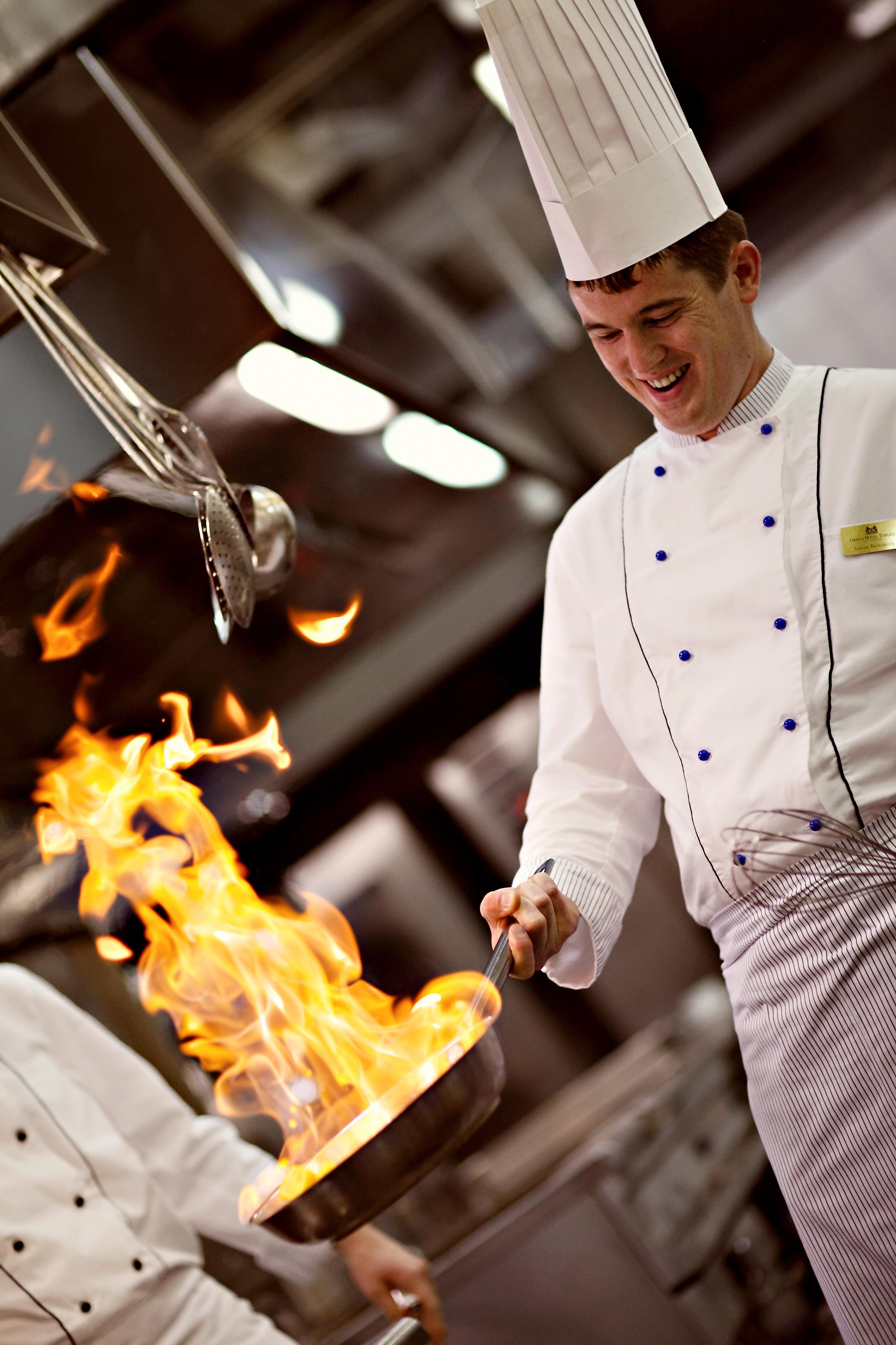 Grand Hotel Toplice - Small Luxury Hotels Of The World Bled Restoran gambar A chef cooking