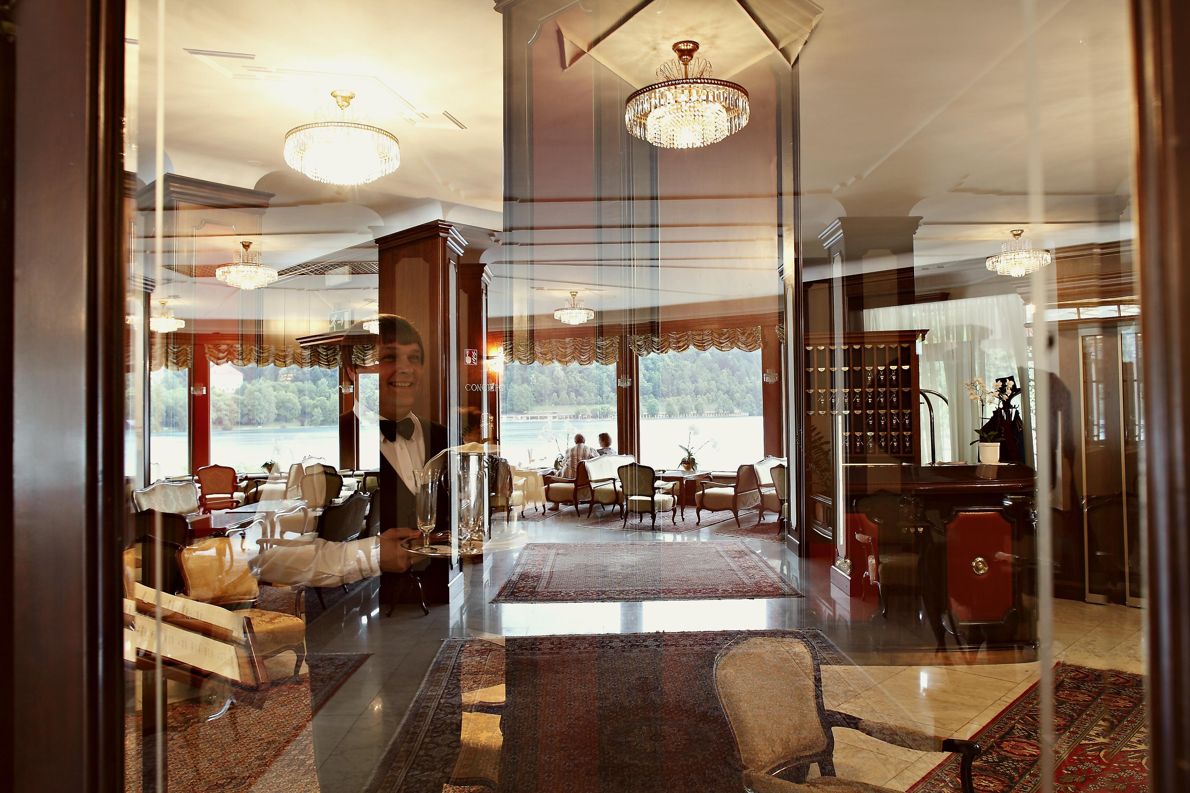 Grand Hotel Toplice - Small Luxury Hotels Of The World Bled Dalaman gambar The lobby of the hotel