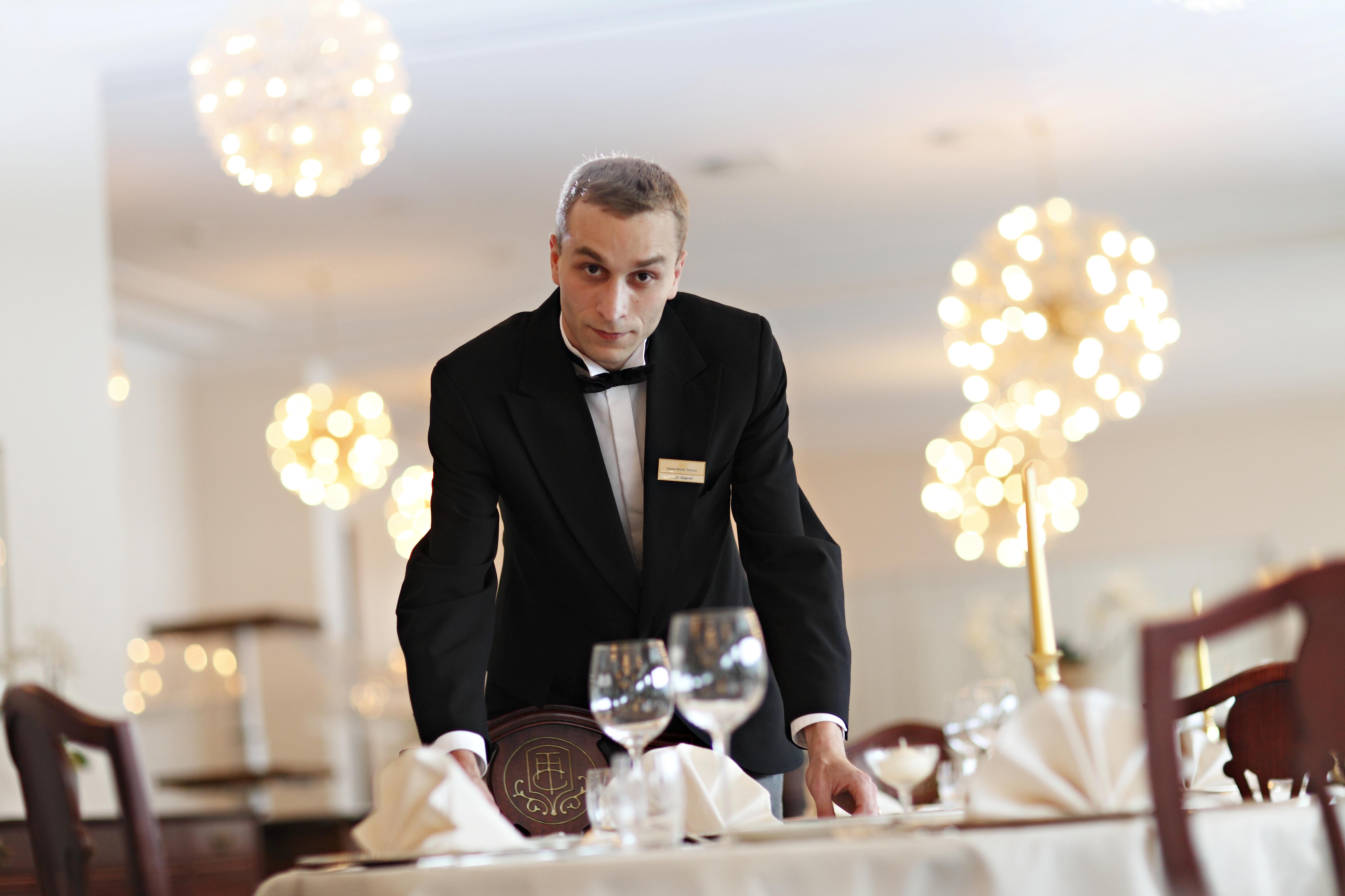 Grand Hotel Toplice - Small Luxury Hotels Of The World Bled Luaran gambar A waiter in a restaurant